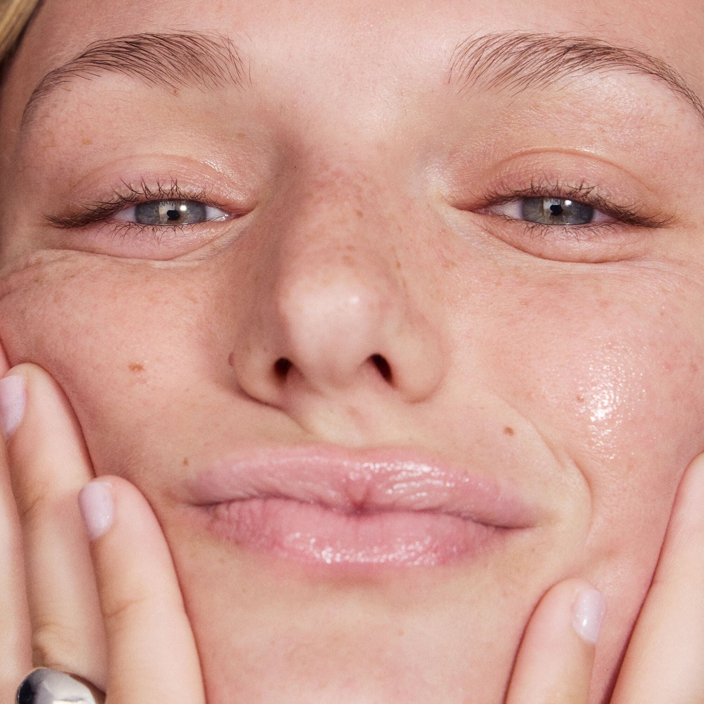 thirst-burst-pore-fecting-toner-k3 042125_SKIN_TBT_Madison_ModelApp_1086_RGB_IGF.jpg
