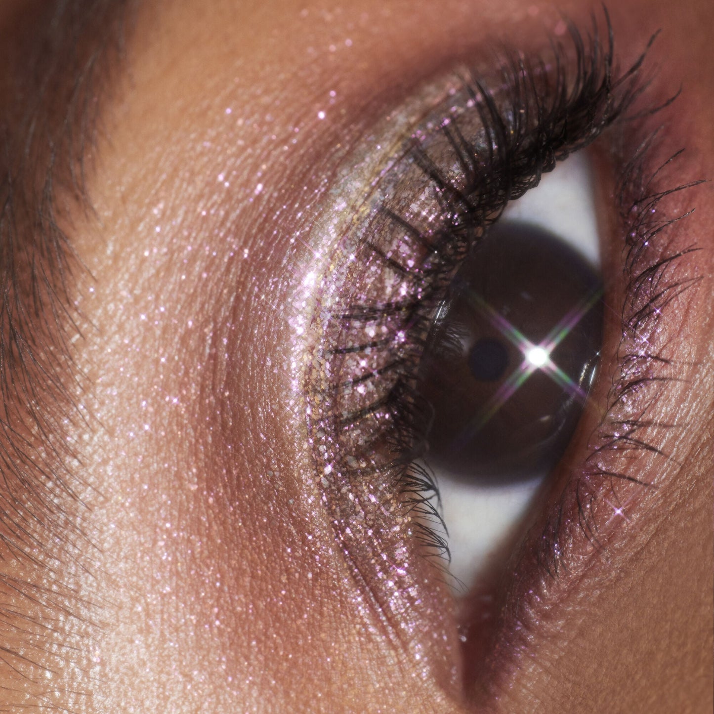 duochrome-liquid-eyeshadow-o9 061223_Chi_SparkPink_0023_FINAL_RGB_IGF.jpg