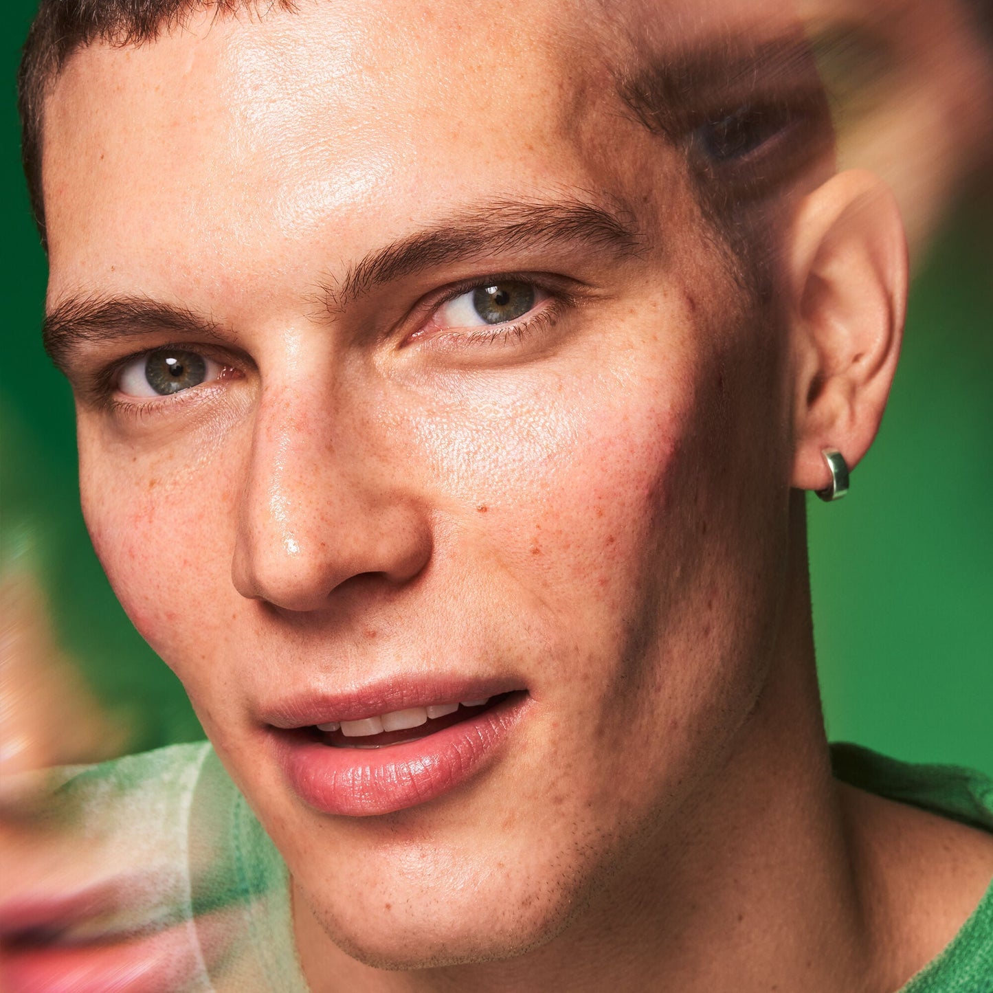 plz-clarify-facial-oil-m5 100924_SKIN_Jean_PlzC_EndLook_0036_v1_RGB_IGF.jpg