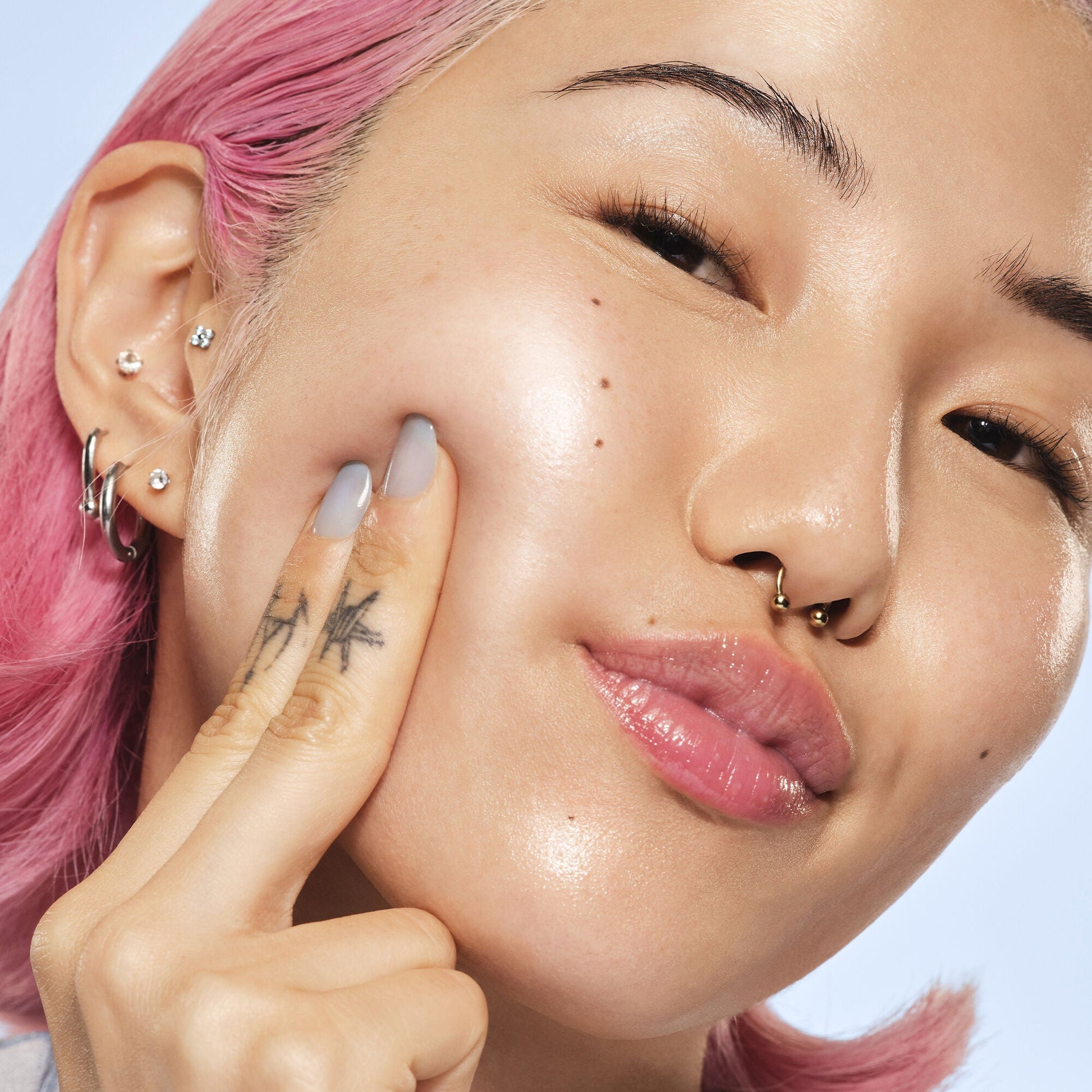 glass-slick-serum-stick-m7 102225_SKIN_Michelle_Editorial_015_w4QC_RGB_IGF_42f2efa3-c76d-440b-9883-58026346f35b.jpg