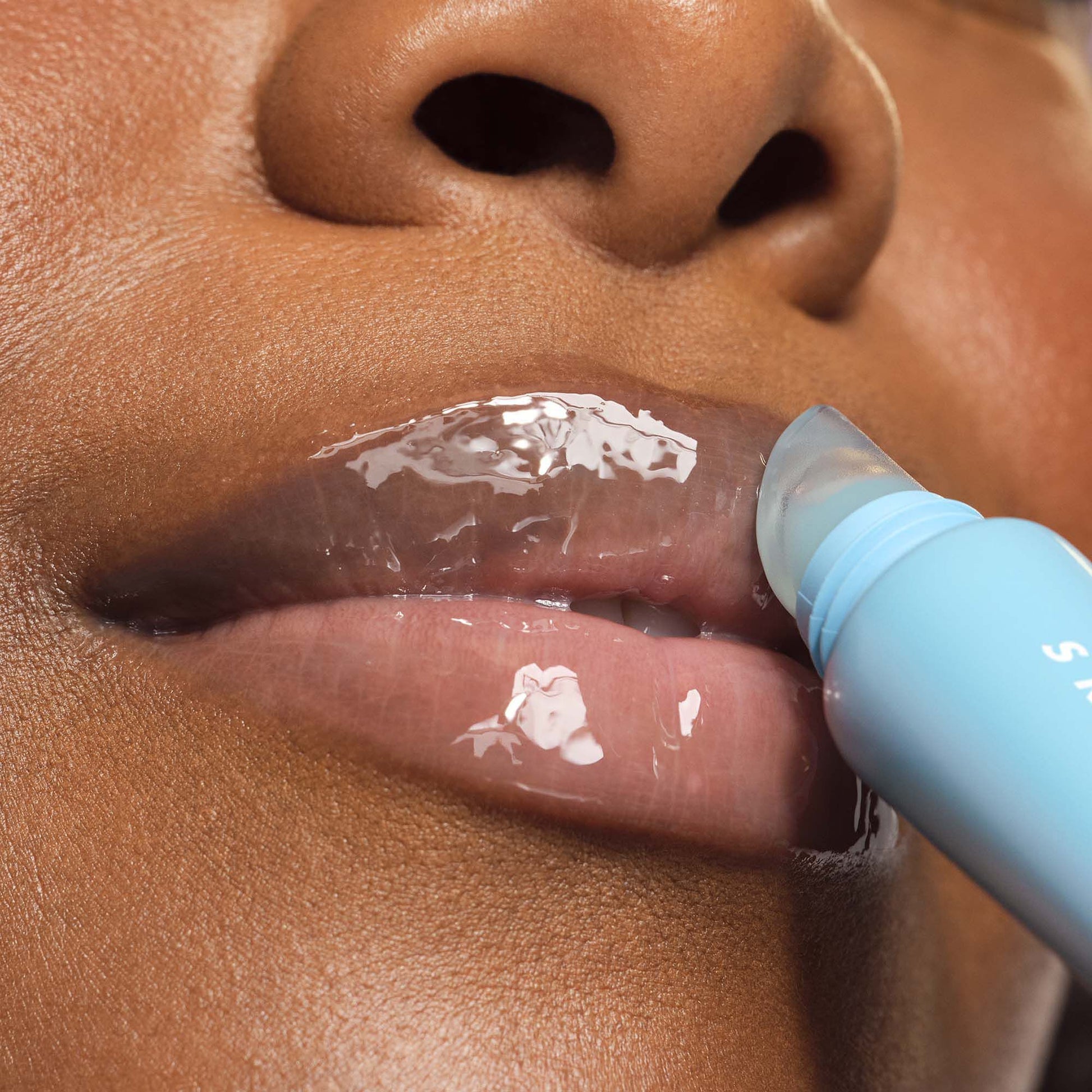 thirst-burst-lip-treatment-l7 57069_SKIN_Enga_Hibiscus_Macro_033_w3QC_RGB_2000x2000_fd68b6a3-ae05-431e-bbc0-31407d9fed44.jpg