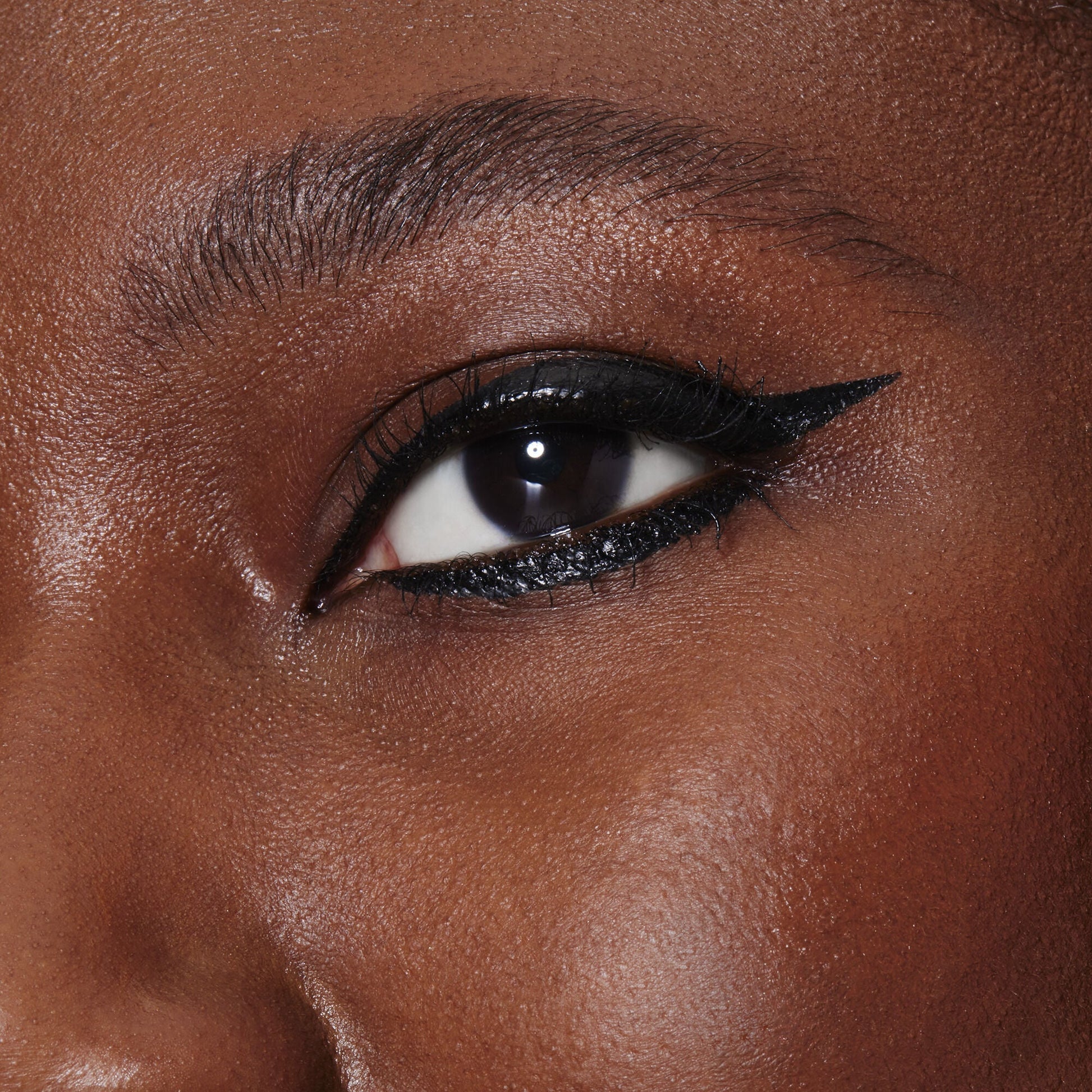 h2o-proof-inkwell-eyeliner-j0 82969_DJ_H20_PROOF_INKWELL_EYELINER_MACRO.jpg